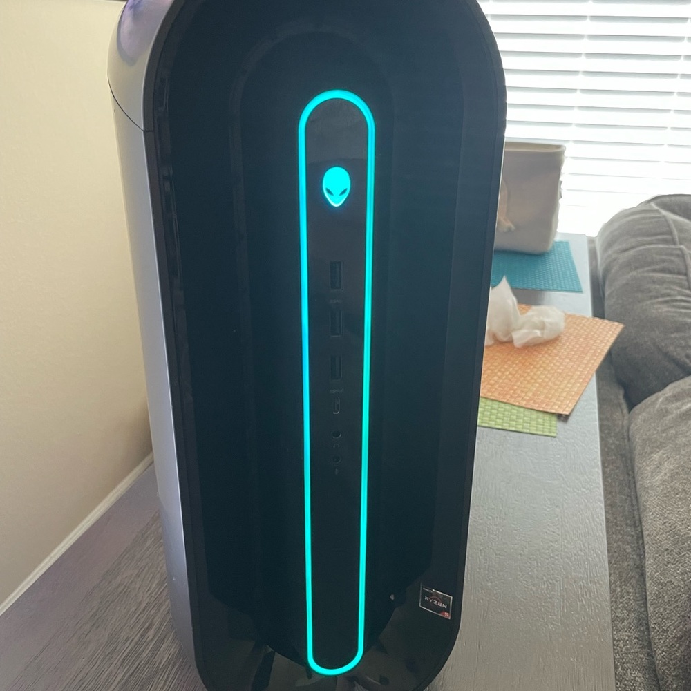 Alienware Aurora R10 GAMING PC